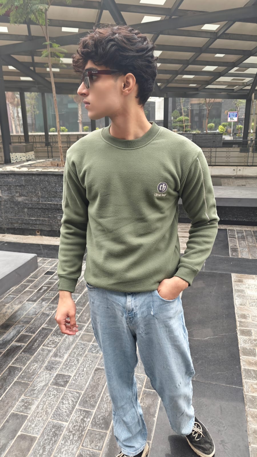 mens imported commando green flees sweatshirt